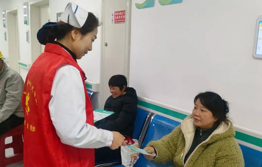 ——阜阳市第四人民医院开展全国爱耳日公益活动龙8国际龙8网站守护“听”世界关爱城市建设者(图3)